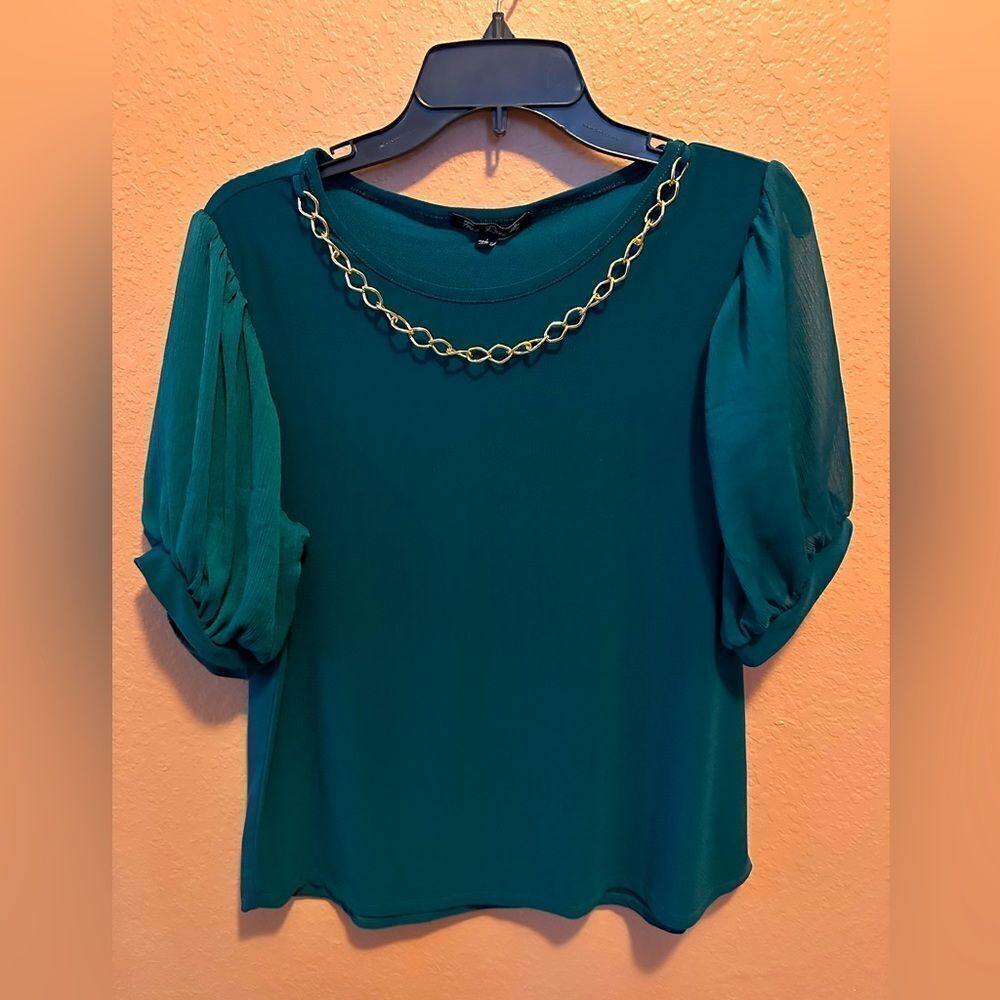 Free Rose green blouse with gold chain around neckline